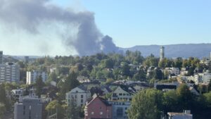 Large Fire Breaks Out In Buchs Zurich, Sends Smoke Plume Visible From Oerlikon